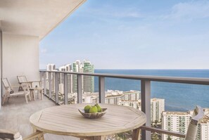 تناول الطعام بالخارج