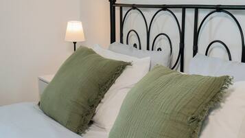 1 sovrum, strykjÀrn/strykbrÀda, internet och sÀngklÀder