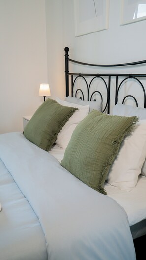 1 bedroom, iron/ironing board, internet, bed sheets