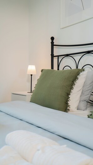 1 bedroom, iron/ironing board, internet, bed sheets