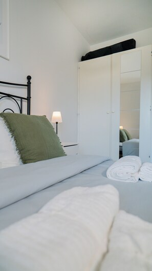 1 多间卧室、熨斗/熨衣板、上网接入、床单