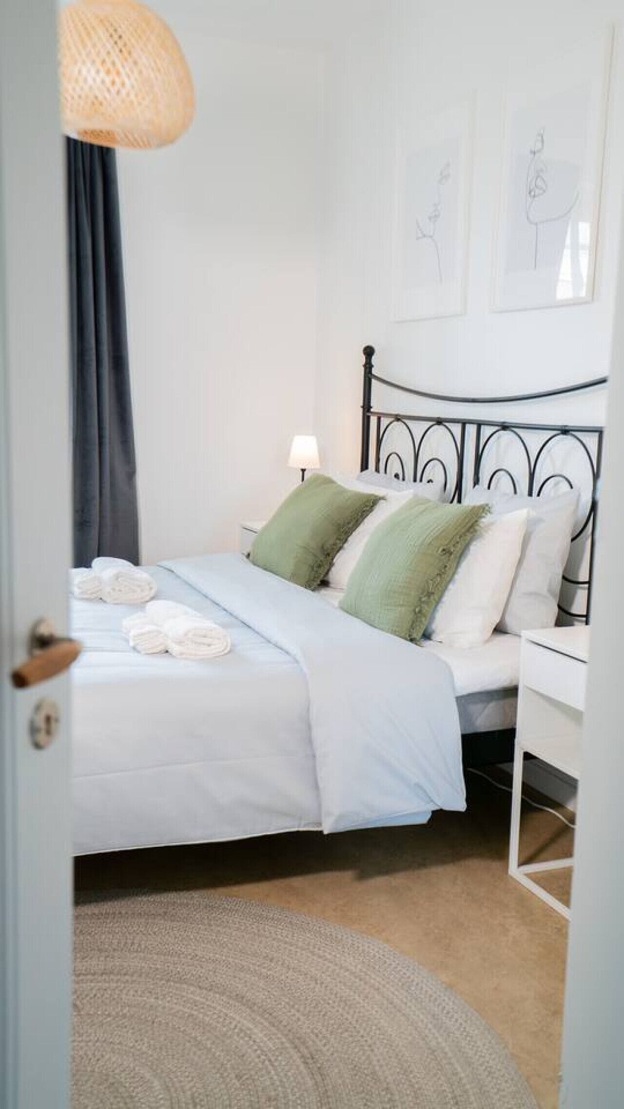 1 bedroom, iron/ironing board, internet, bed sheets