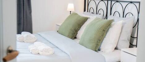 1 bedroom, iron/ironing board, internet, bed sheets