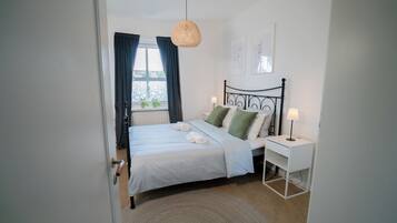 1 bedroom, iron/ironing board, internet, bed sheets