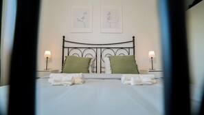 1 bedroom, iron/ironing board, internet, bed sheets