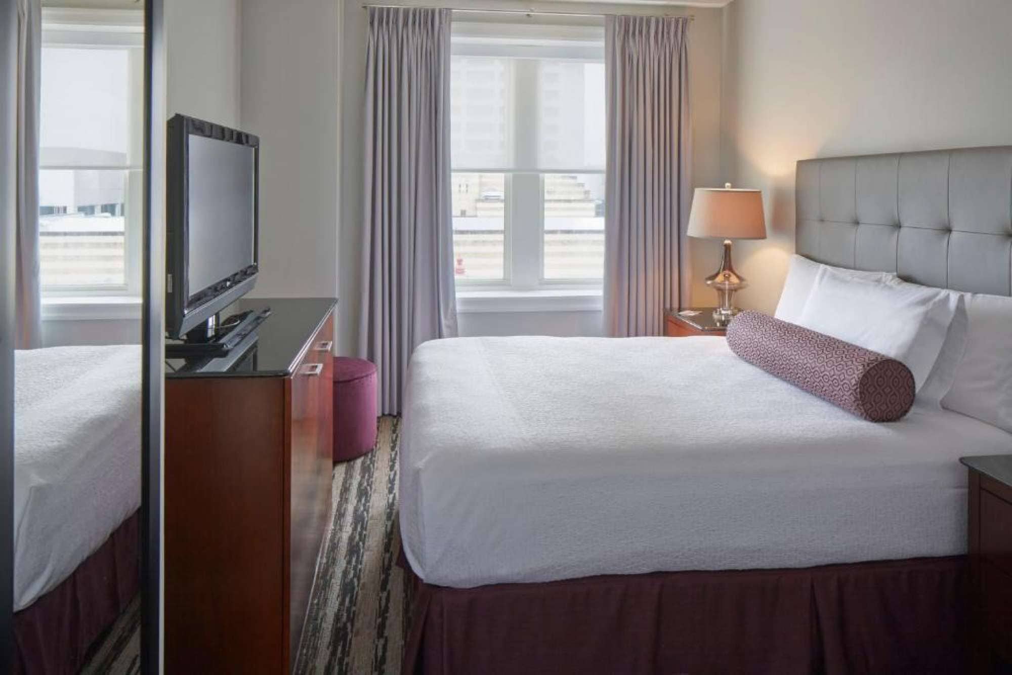 1 slaapkamer, een bureau, een strijkplank/strijkijzer, wifi