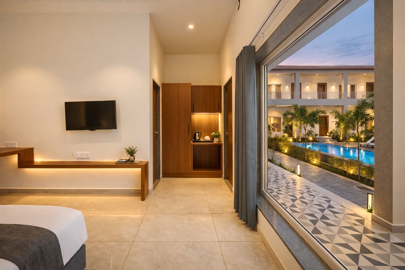 Deluxe Room With Pool View | Allergivenligt sengetøj, dundyner, individuelt design