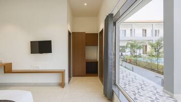 Camera Premium, vasca da bagno, vista piscina | Vista dalla camera