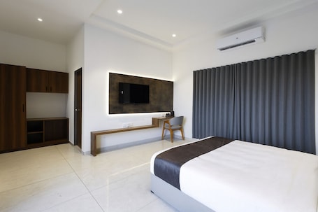 Ropa de cama hipoalergénica y decoración personalizada . Lavender Hotels with Swimming Pool – Statue of Unity