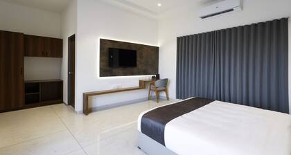 Lavender Hotels with Swimming Pool – Statue of Unity