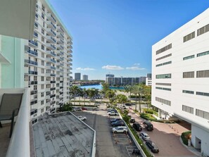 Property grounds - Beachside Condo | Amazing View (Hollywood)