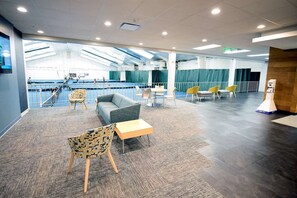 المنشأة من الداخل