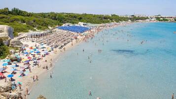 Una spiaggia nelle vicinanze