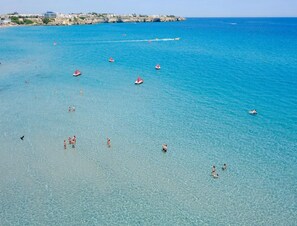 Una spiaggia nelle vicinanze