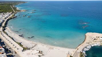 Una spiaggia nelle vicinanze