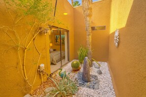 Exterior detail - Allura Ironwood Country Club 3BR Pool Pet-Friendly (Palm Desert)