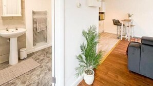 A modern apartment with a bathroom, a dining area, and a living room. - 58A Thorpe Road, Norwich (Norwich)