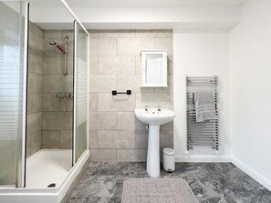 Shower, hair dryer, towels - 58A Thorpe Road, Norwich (Norwich)
