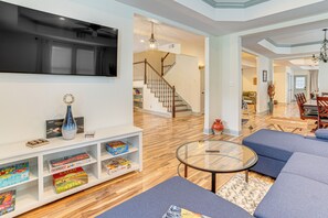House (4 Bedrooms) | Interior - 11 Beds, Sleeps 12, 2 Mi to Downtown Dallas (Dallas)