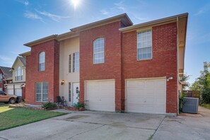 Interior - Large Families Welcome! Spacious Fort Worth Home (Fort Worth)