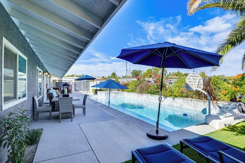 7 Mi to Fremont St: Vegas Home w/ Backyard Oasis!