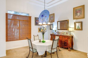 Talo (4 Bedrooms) | Sisätilat