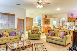 House (4 Bedrooms) | Interior