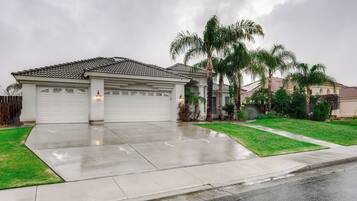 独立别墅 (4 Bedrooms) | 住宿正面