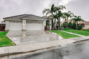 House (4 Bedrooms) | Front of property