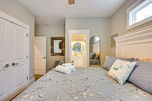 Interior - 2 Mi to Boardwalk! Coastal Carolina Beach Hideaway (Carolina Beach)