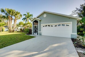 House (3 Bedrooms) | Interior - 4 Mi to Port Charlotte Town Center: Group Retreat! (Port Charlotte)