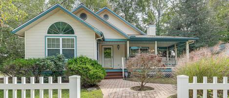 Rumah (3 Bedrooms) | Bagian depan properti