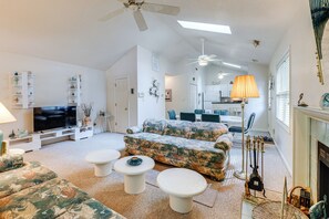 House (3 Bedrooms) | Interior - 2 Mi to Bethany Beach! Family Getaway w/ Deck (Ocean View)