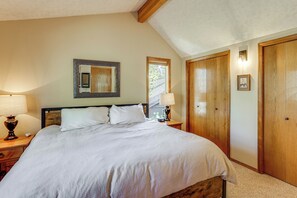 House (3 Bedrooms) | Interior - Private Hot Tub & Sharc Passes! Sunriver Home (Bend)