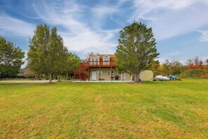 Interior - Chesapeake Bay Views & Private Deck: Cozy Cottage (Stevensville)