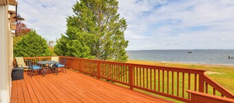 Chesapeake Bay Views & Private Deck: Cozy Cottage