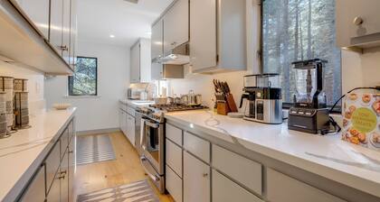 Ski-in/ski-out Retreat w/ Sauna in Bear Valley!