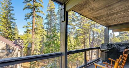 Ski-in/ski-out Retreat w/ Sauna in Bear Valley!