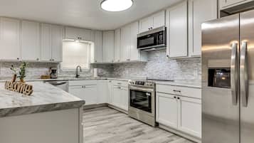 House (3 Bedrooms) | Front of property