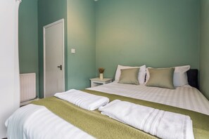3 bedrooms, iron/ironing board, WiFi, bed sheets - North View (Sherburn Hill)