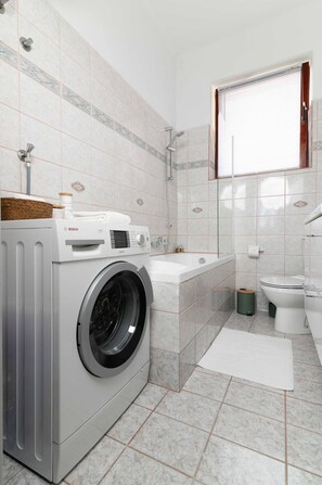 Apartment | Bathroom - MY Dalmatia - Sunset Apartment Kalelarga (Zadar)
