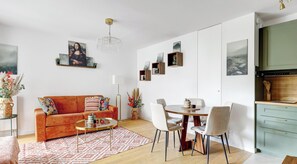 TV - Appartement avec balcon – Proche de l’Hippodrome (Suresnes)
