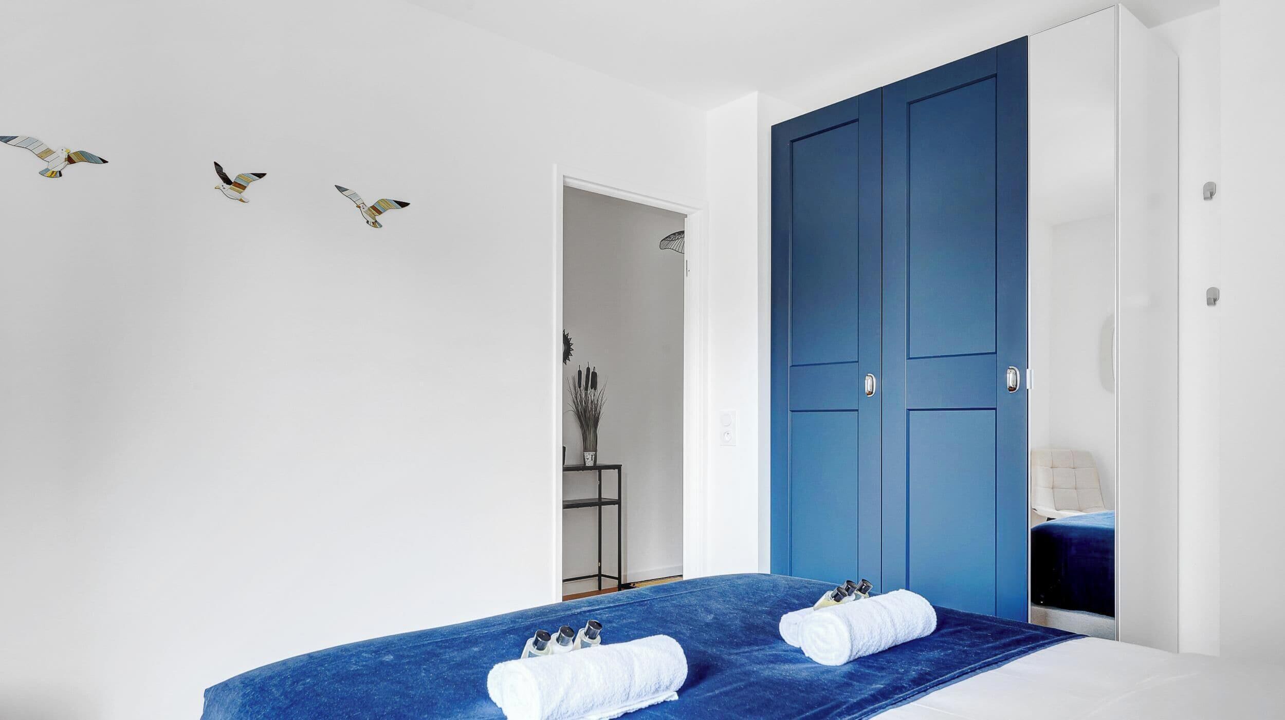 1 habitación, tabla de planchar con plancha, cuna de viaje y wifi 