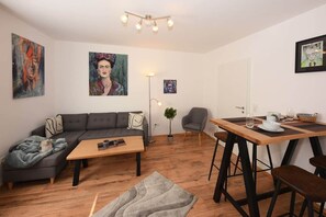 TV - Deluxe Apartment 6 -Am Rathaus- (Landstuhl)