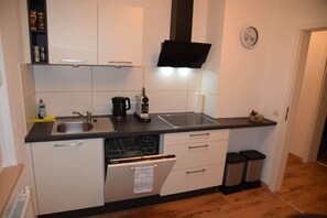 Fridge, microwave, oven, stovetop - Deluxe Apartment 6 -Am Rathaus- (Landstuhl)