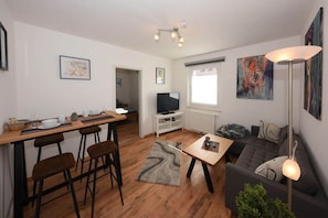 TV - Deluxe Apartment 6 -Am Rathaus- (Landstuhl)