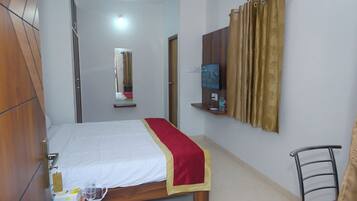 Chambre Double Deluxe, vue ville | Ameublement personnalisé, bureau