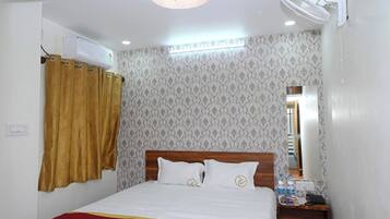 Individually furnished, desk, laptop workspace, blackout curtains