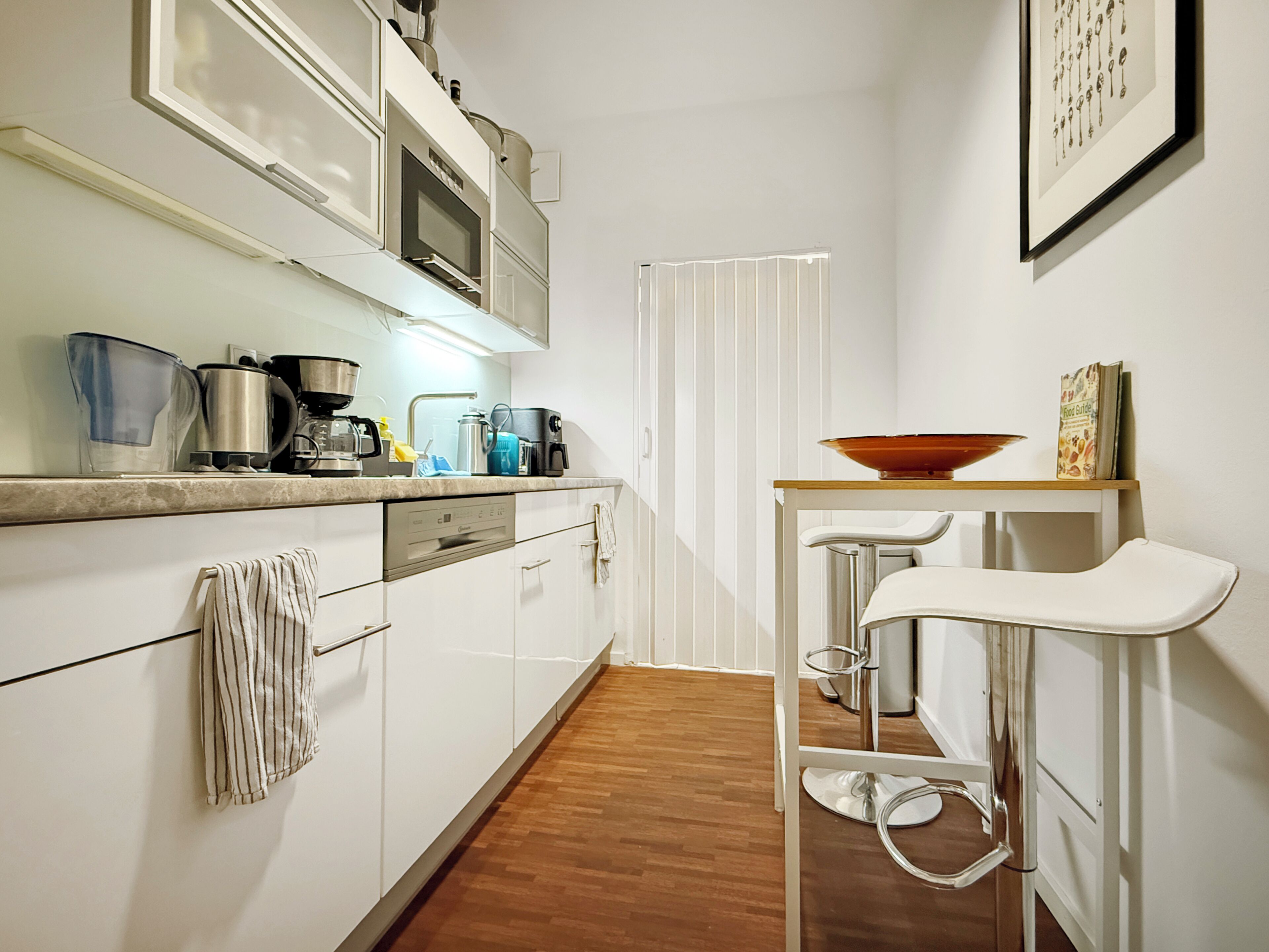 Kylskåp, mikrovågsugn, ugn och diskmaskin