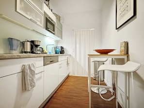 Réfrigérateur, micro-ondes, four, lave-vaisselle